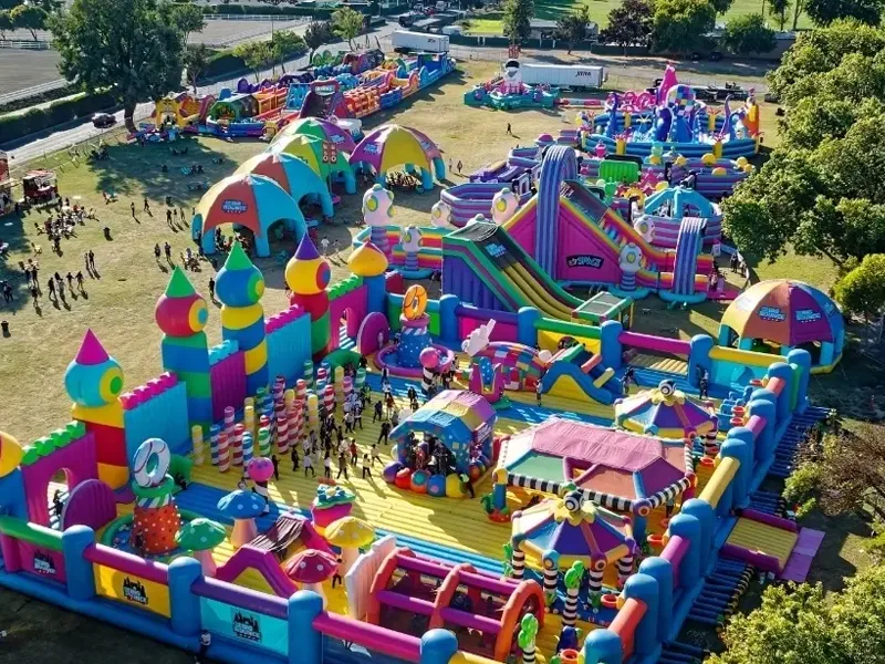 ما هي مادة القماش المشمع الأكثر ملاءمة للاستخدام الخارجي على المدى الطويل؟