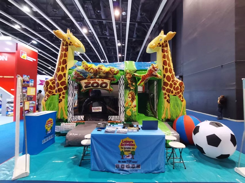 الأنشطة الترفيهية® تجلب حديقة الحيوان إلى IAAPA EXPO ASIA مع قلعة نطاطة قابلة للنفخ بطول 4 أمتار